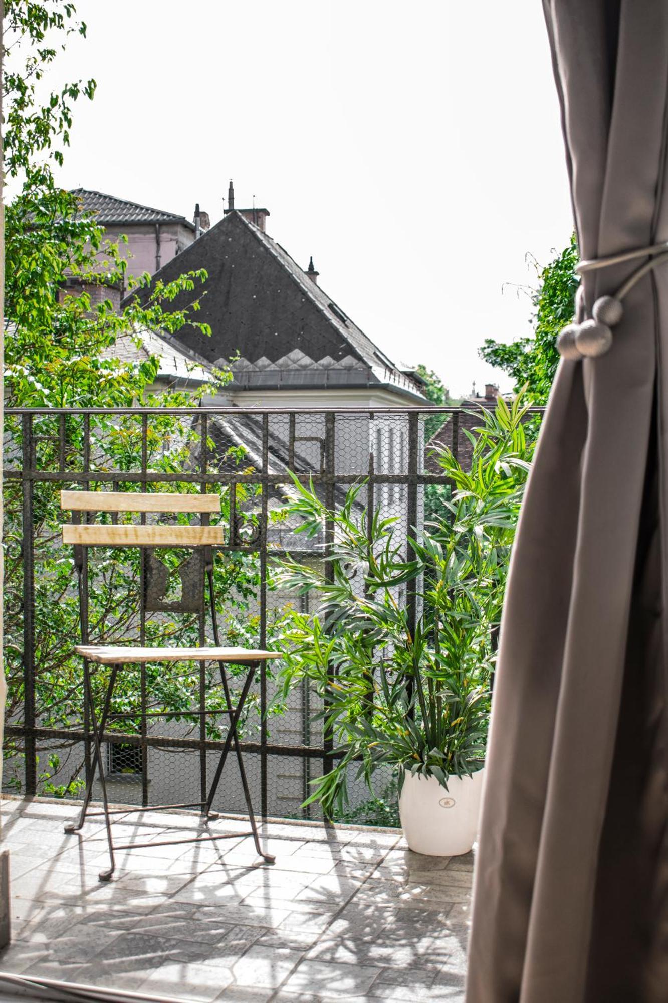 3 Room Apartment In The Beautiful Street Budapest Luaran gambar