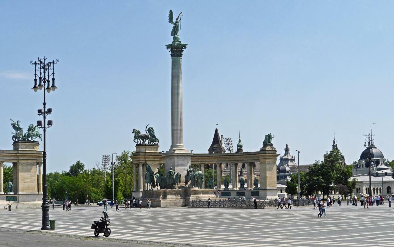 3 Room Apartment In The Beautiful Street Budapest Luaran gambar